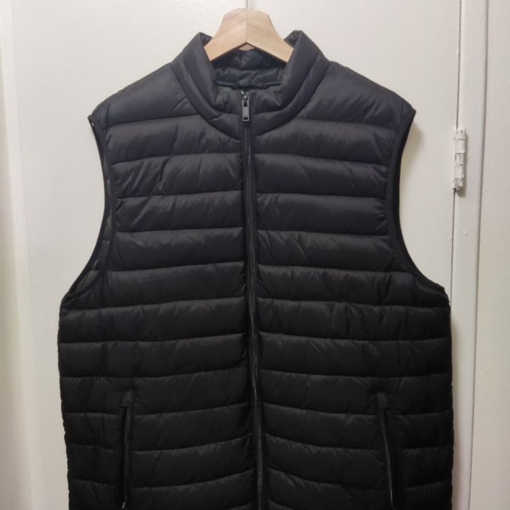 Sleeveless jacket